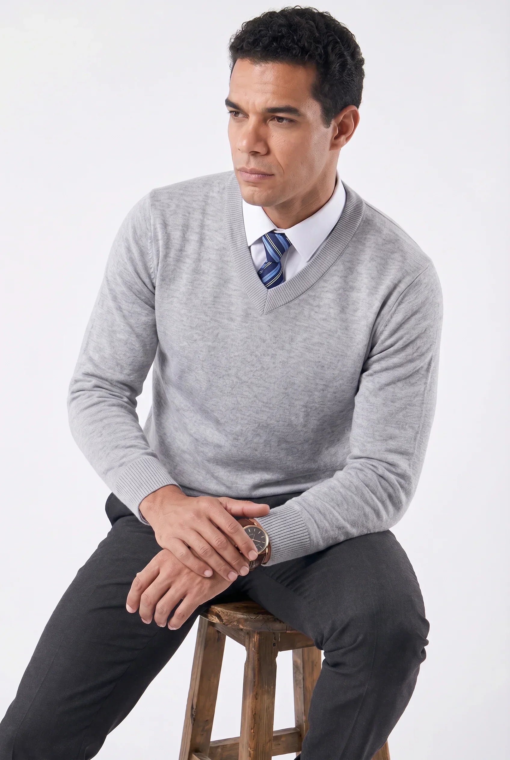 Men's Semi-slim Fit V-neck Sweater | Relvorn